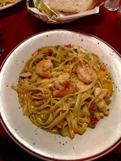Fazio's signature dishes Chicken Marsala
Seafood Fettucini
Cheese Pizza